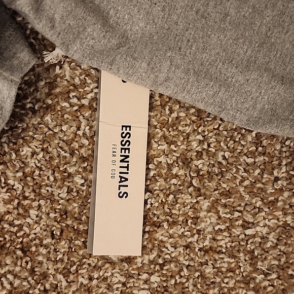Essentials Fear Of God mens XL T-shirt- BNWT - Picture 7 of 7